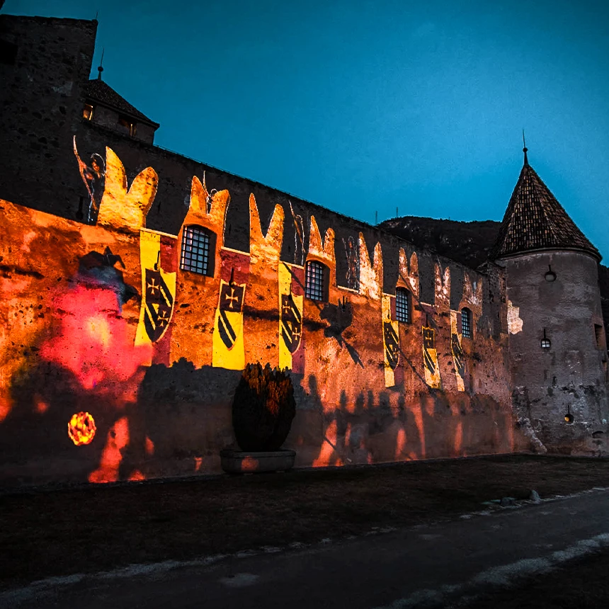 The story of Maretsch Castle in Bolzano is told by projection mapping on the castle façade
