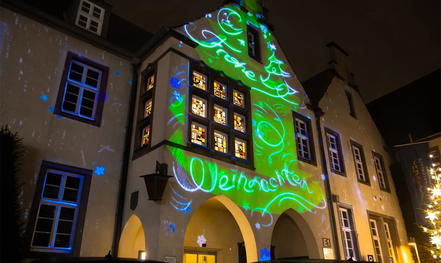 Fassadenillumination Weihnachtsmarkt Halle Westfalen