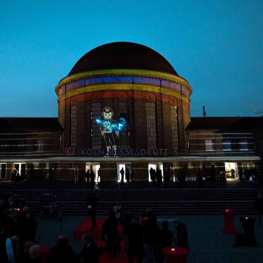 3D Projektion mit Maskottchen auf öffentlichem Gebäude zur Handball WM in Köln