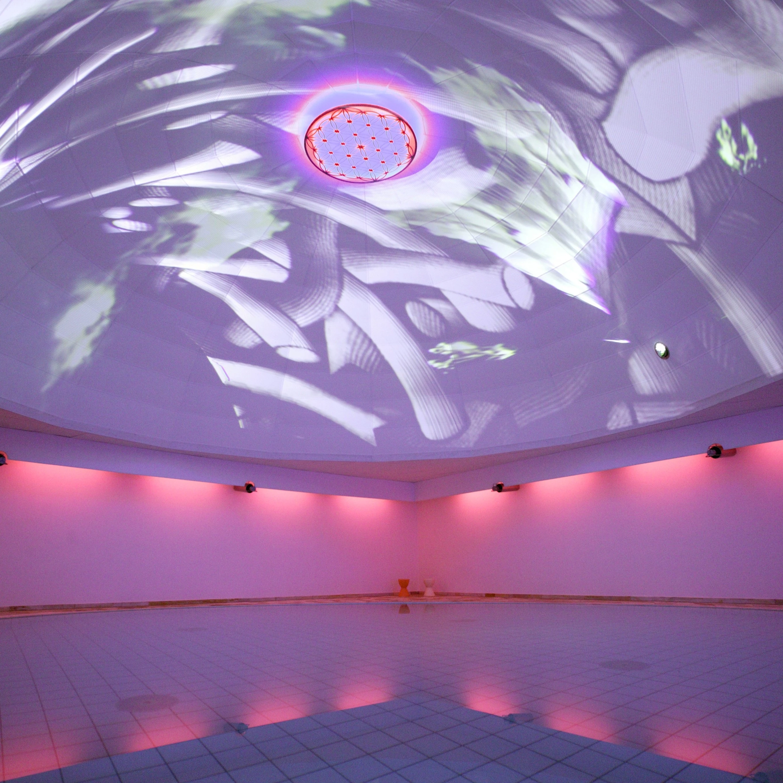 Permanent installation of a dome projection in the Tuscany thermal baths in Bad Schandau shows artistic image content