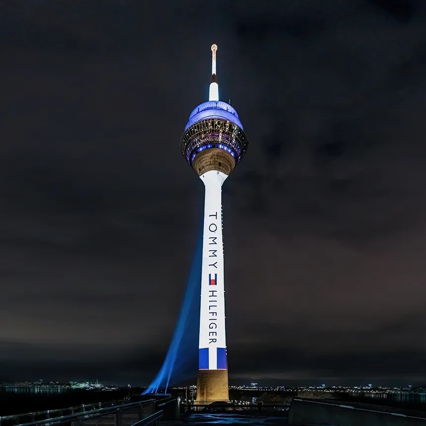 Werbeprojektion Tommy Hilfiger Rheinturm Düsseldorf