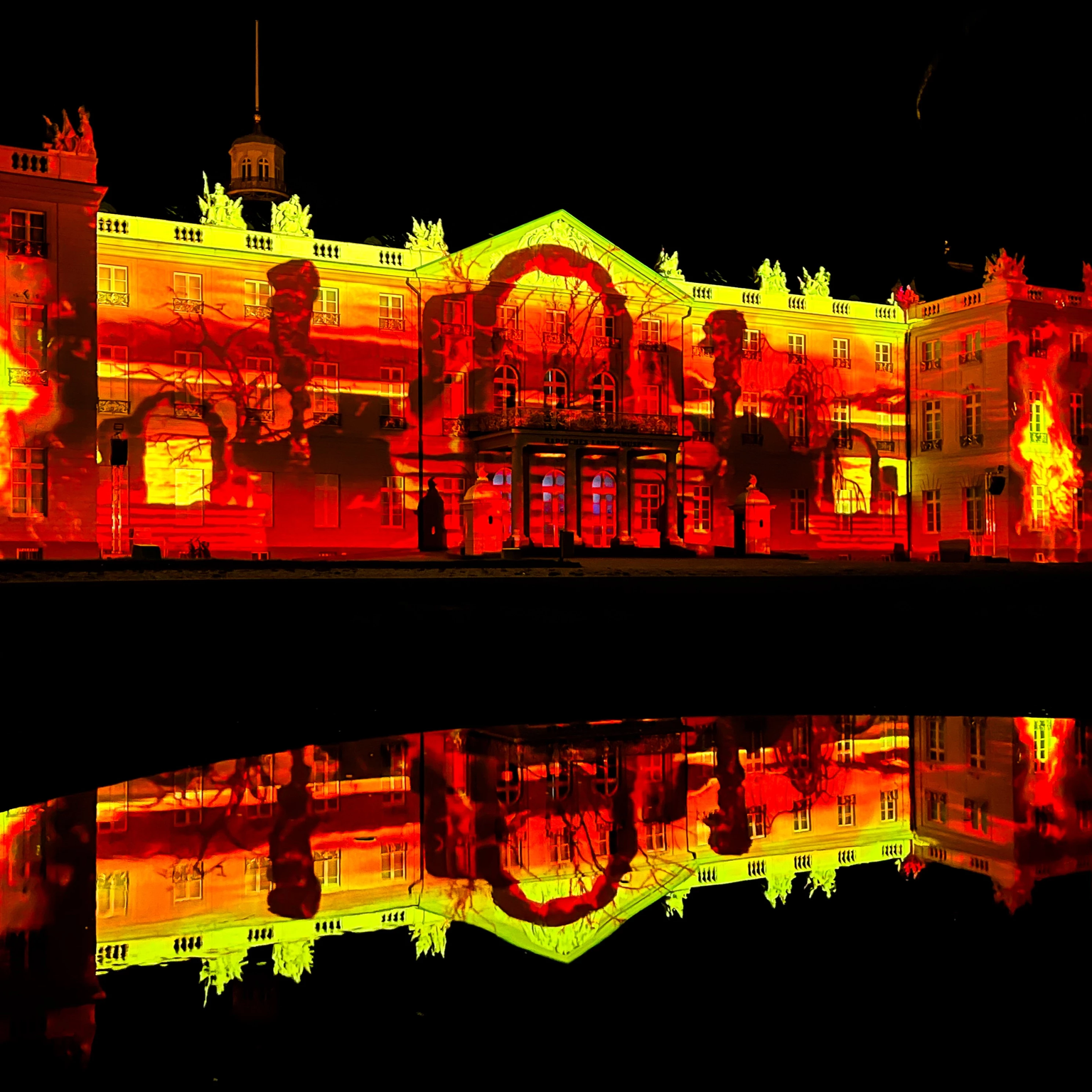 Festival contribution by TNL at the Schlosslichtspiele Karlsruhe: 3D projection shows an apocalyptic world as a possible scenario resulting from climate change and environmental destruction