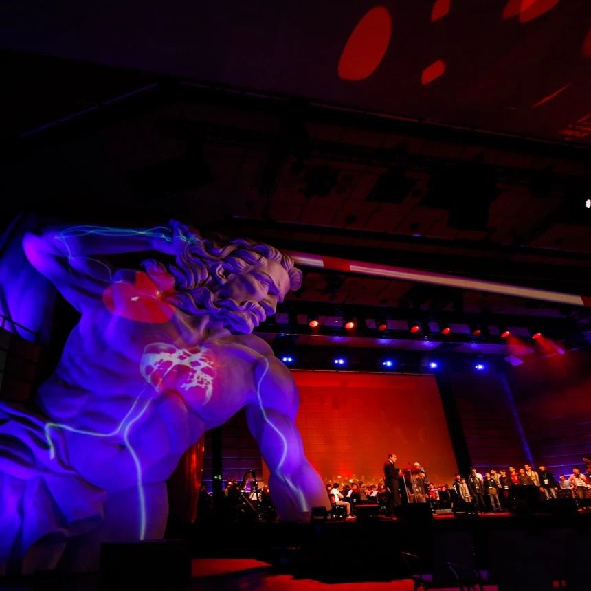 Projection mapping on the sculpture shows the heart inside the body like an X-ray