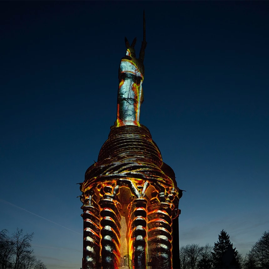 A 3D projection mapping of the Hermann Monument with Liquid Metal Lava Effect