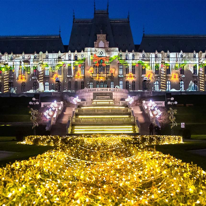 Video Mapping am rumänischen Kulturpalast in lasi mit umgebenden stimmungsvollen Lichtinstallationen