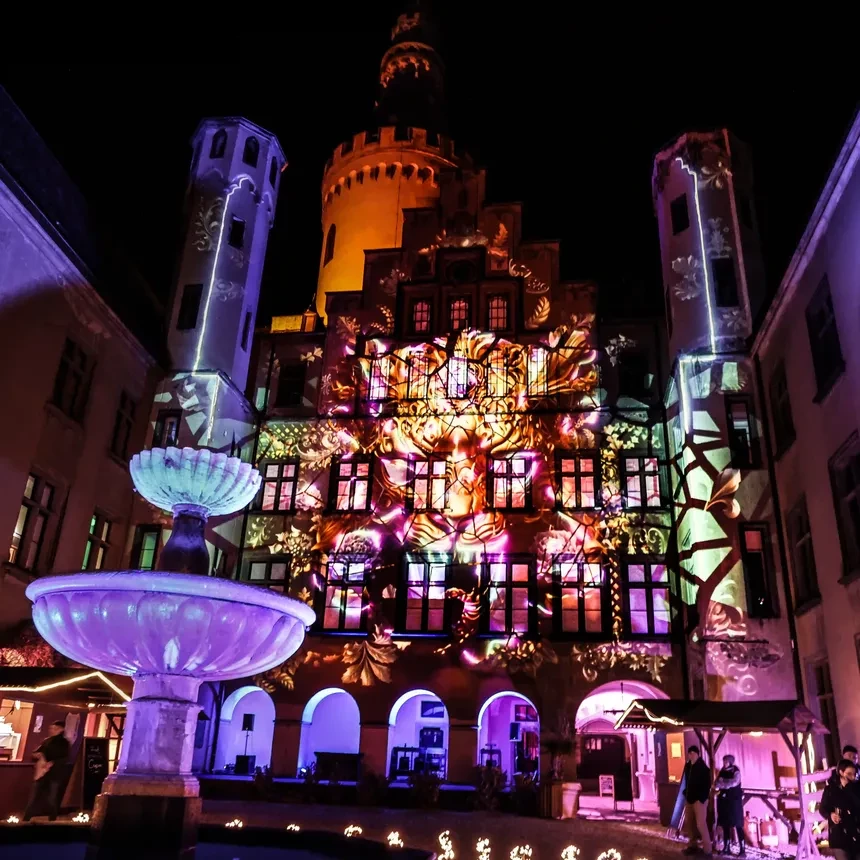 The head of a gigantic mythical creature is projected onto the outer facade of Arenfels Castle in a projection mapping