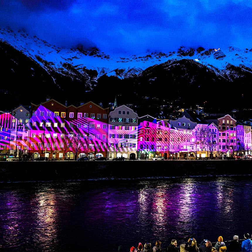 The skyline of Mariahilfstrasse is illuminated with a graphic illumination in pink