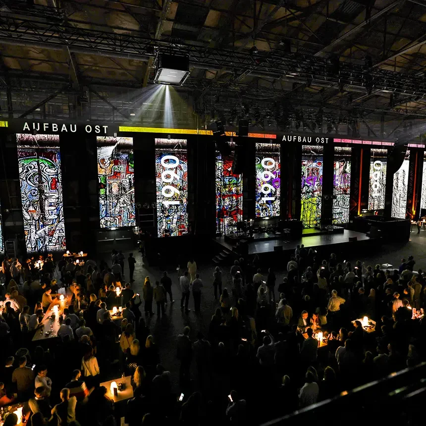 3D-Videomapping von der Berliner Mauer in einer Industriehalle in Duisburg