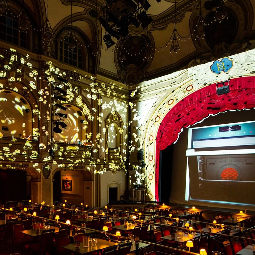 Golden particles make the 360 ° 3D projection mapping at the M.O.W furniture fair an unforgettable event