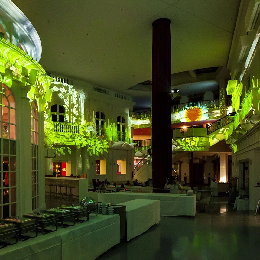 Urban Jungle im Dormero Hotel Stuttgart: ein 360° Panorama Mapping mit Pflanzen verwandelt den Raum in ein virtuelles Paradies