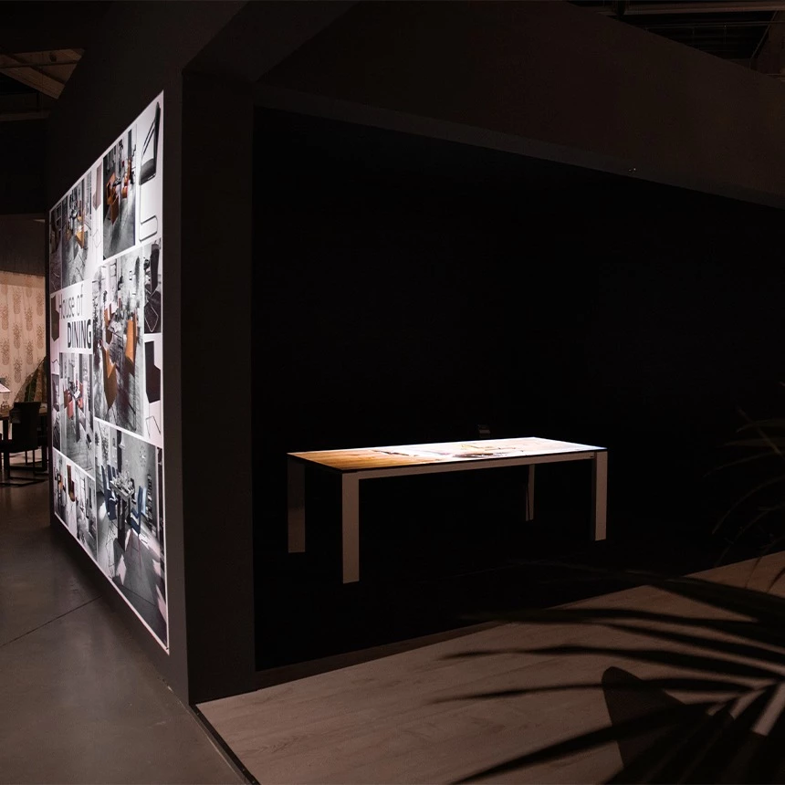 Product mapping in the showroom: video projection on the table as the highlight of an in-house exhibition