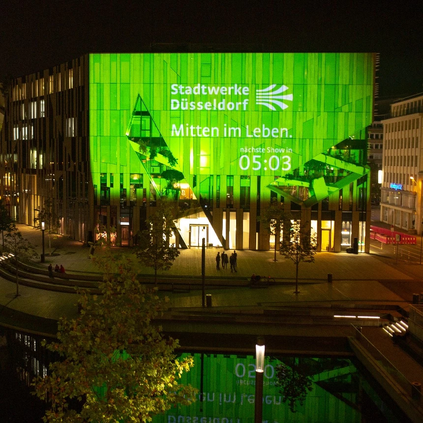 3D advertising projection on a modern building at the Kö-Bogen with the Stadtwerke Düsseldorf logo