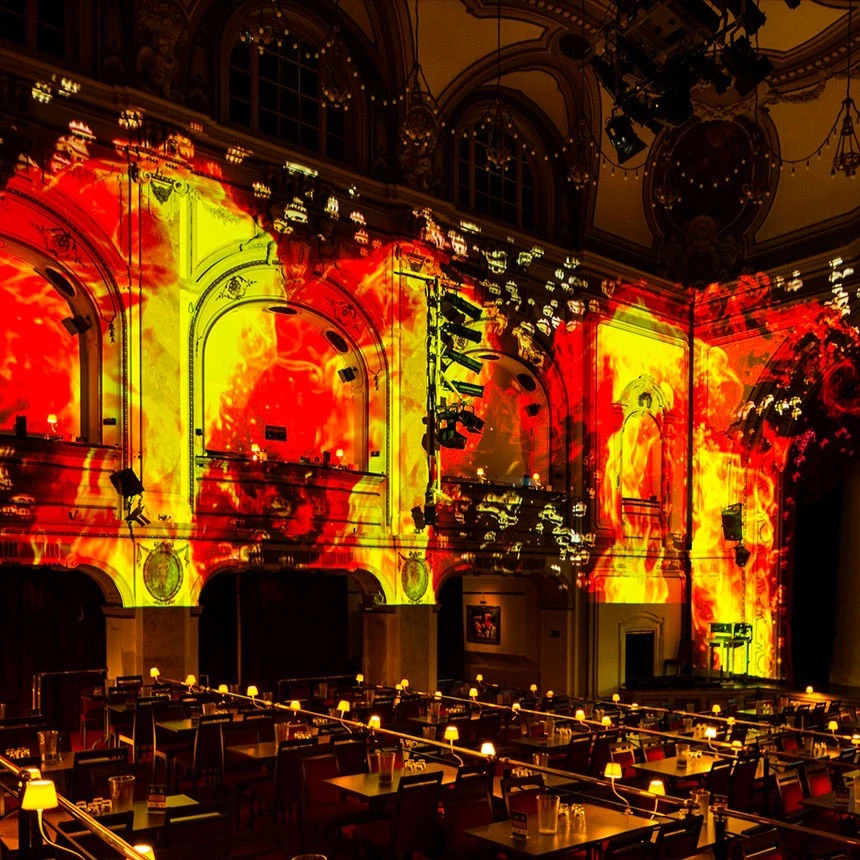The hall of the GOP Varieté-Theater in Bad Oeynhausen has fire elements