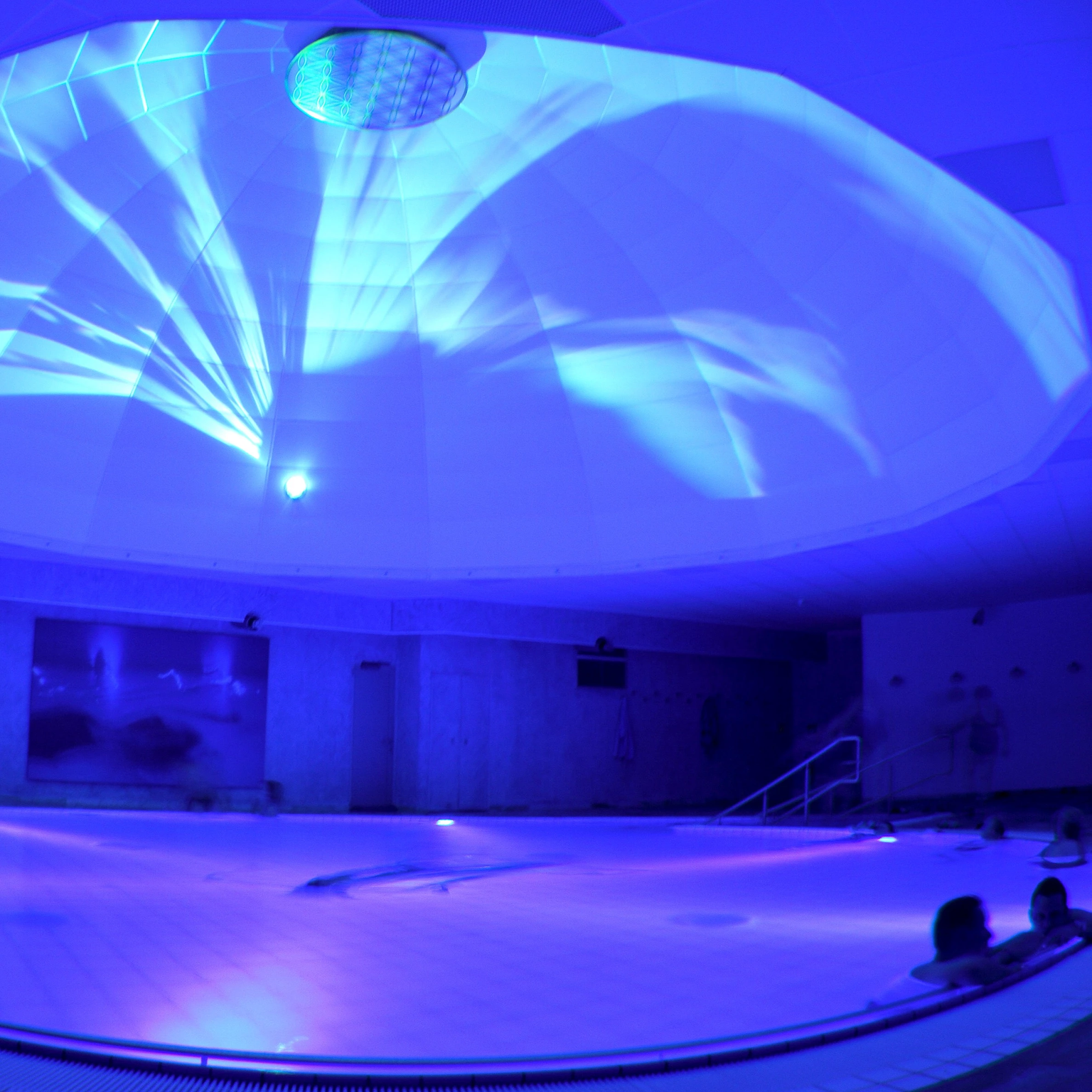 Permanent projection mapping in blue as wellness illumination in the interior of the Toskana thermal baths in Bad Schandau