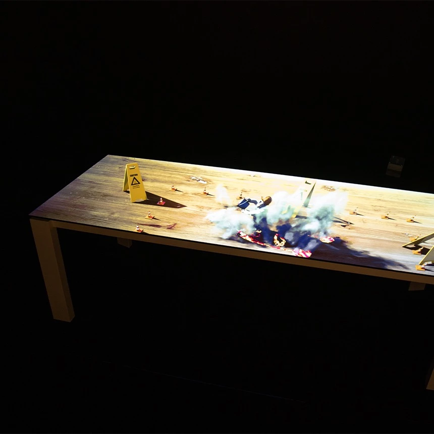 3D projection on the table surface as a wow effect at a trade fair presentation: Individual production steps are shown in animation