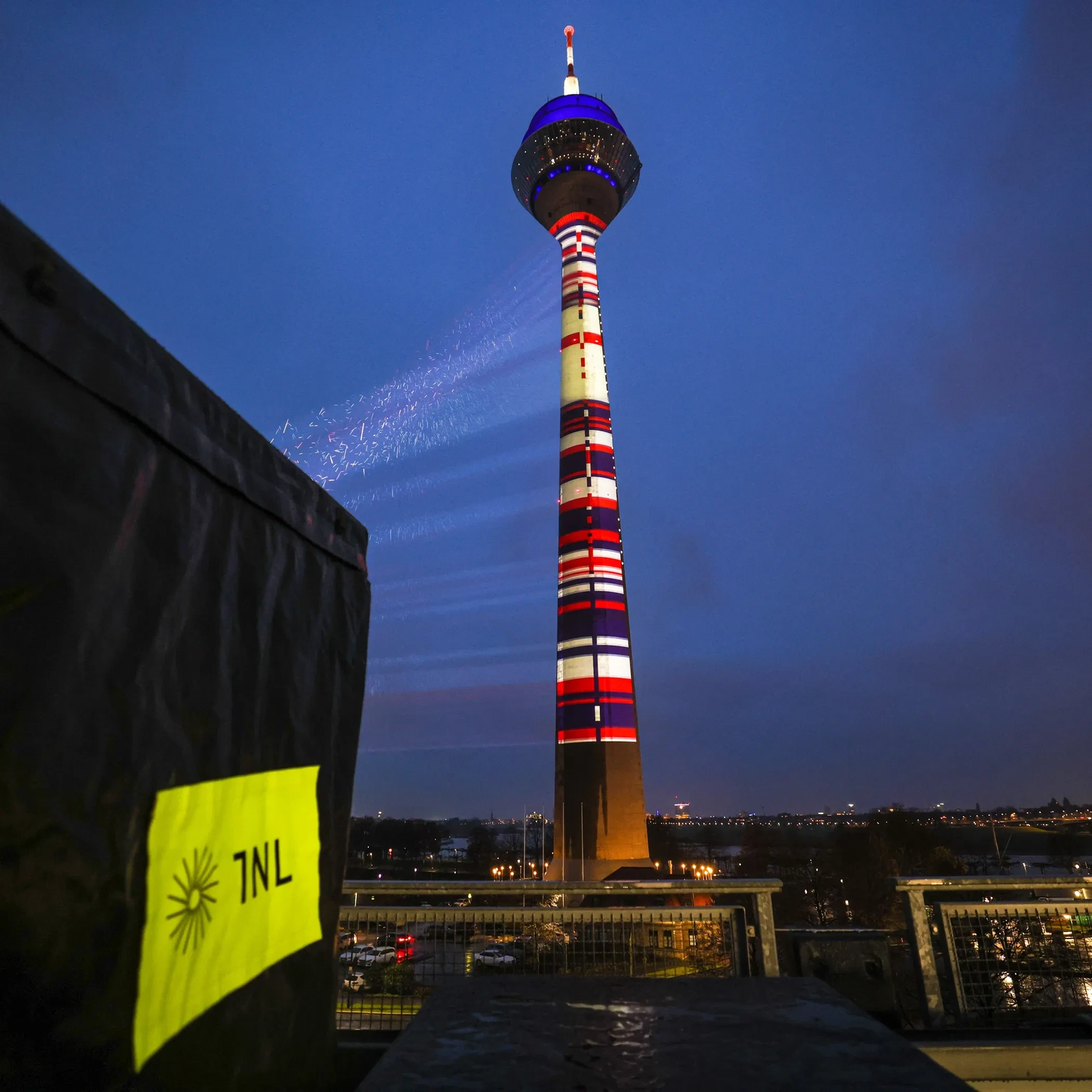 Werbeprojektion Tommy Hilfiger Rheinturm Düsseldorf