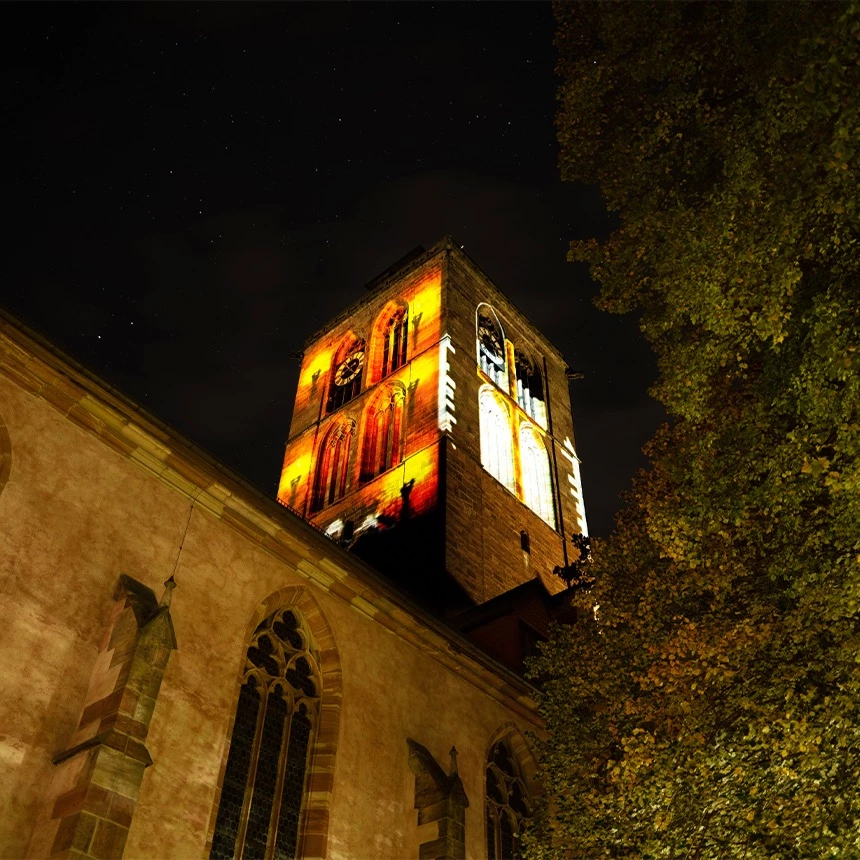 Stimmungsvolle Kirchturmprojektion mit gebäudeindividuellen 3D Animationen für Lullusfest