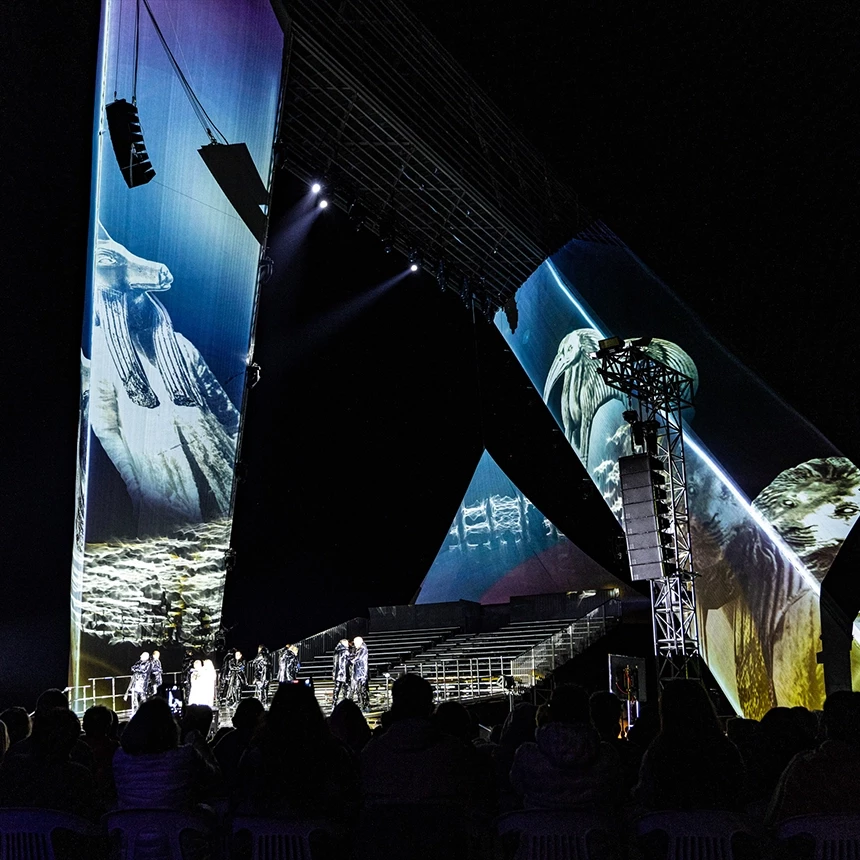 The Saarpolygon becomes an actor during the multimedia production of The Magic Flute: During the opera performance, different statues are projected in one scene