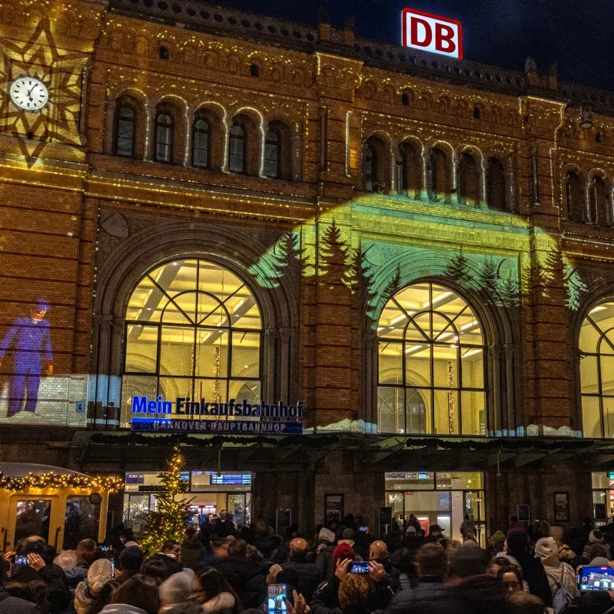 In a facade projection at the main train station in Hanover, the moon rises over a fir forest