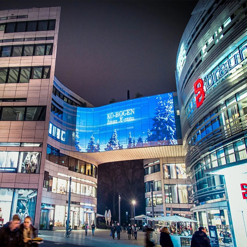 Christmas projection with a wintry landscape and message at the Kö-Bogen in Düsseldorf