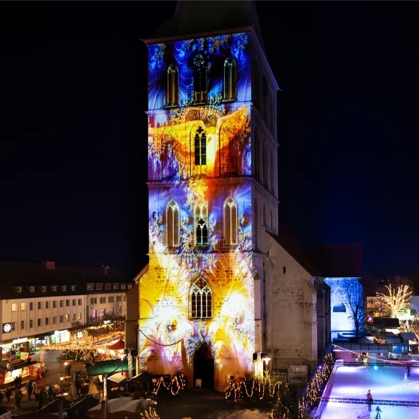 Projection mapping projection at Christmas time on the steeple of the Pauluskirche in Hamm