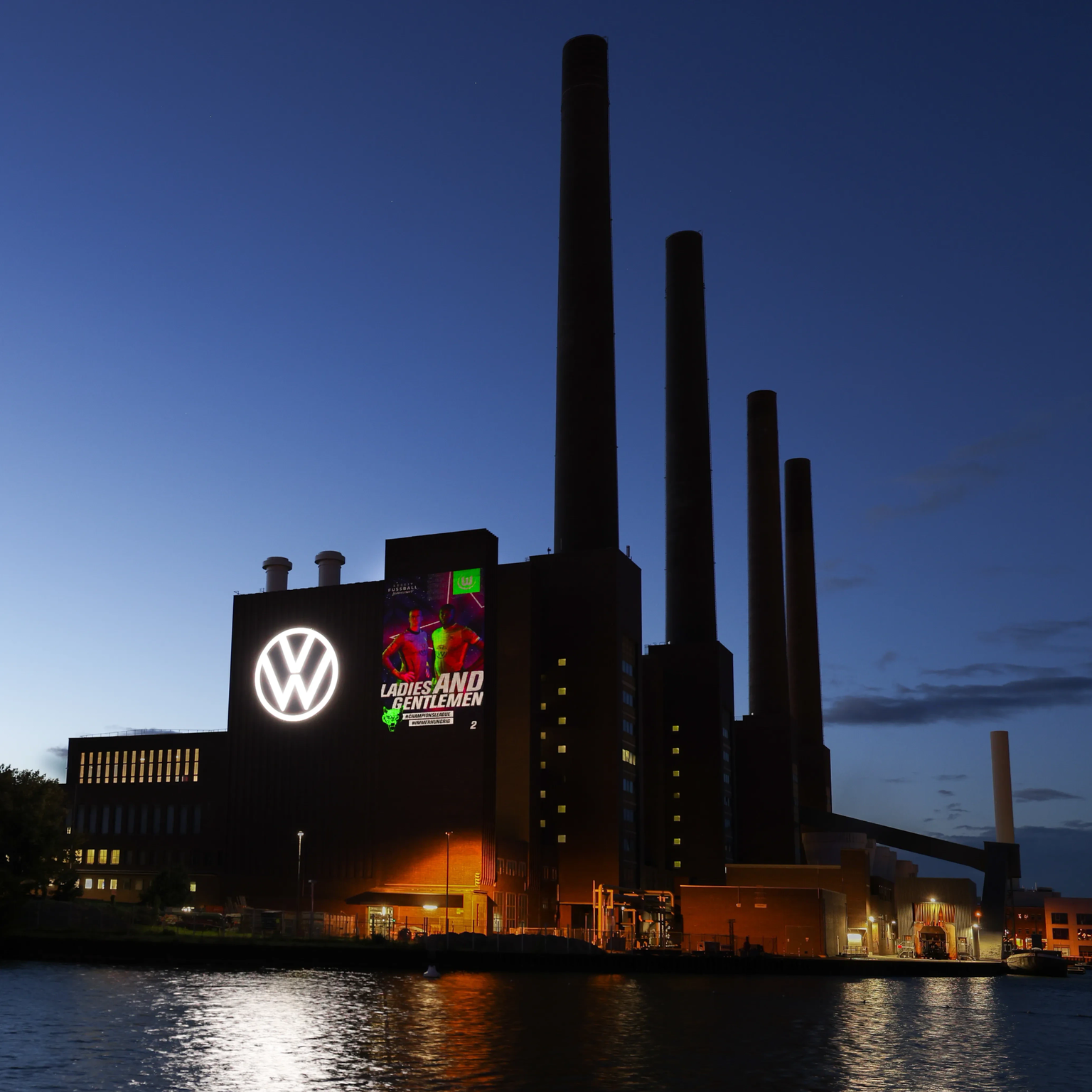 Facade projection of VFL Wolfsburg on the VW headquarters