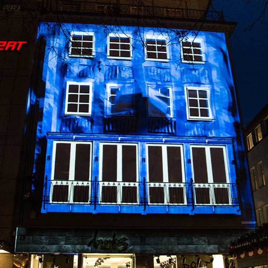 Light show of the Brooks shop in Bielefeld with blue 3D effects